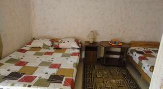 Гостиница Березка в Джемете Нижнее Джемете Стандартный трехместный номер-1